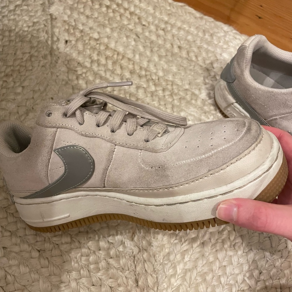 size 7.5 nike sneakers!